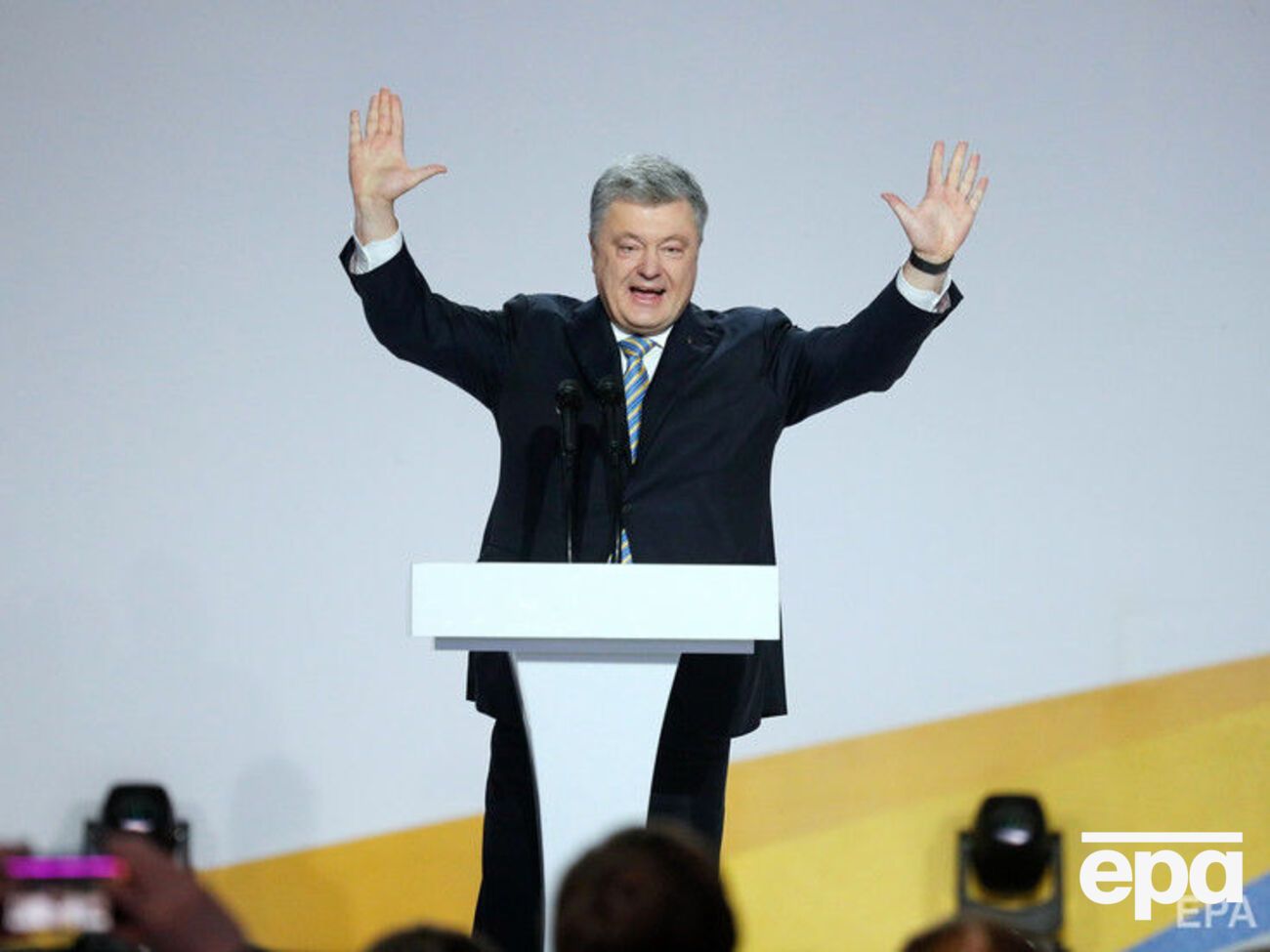 В штабе Порошенко заявили, что не отменяли бронь рекламных площадок