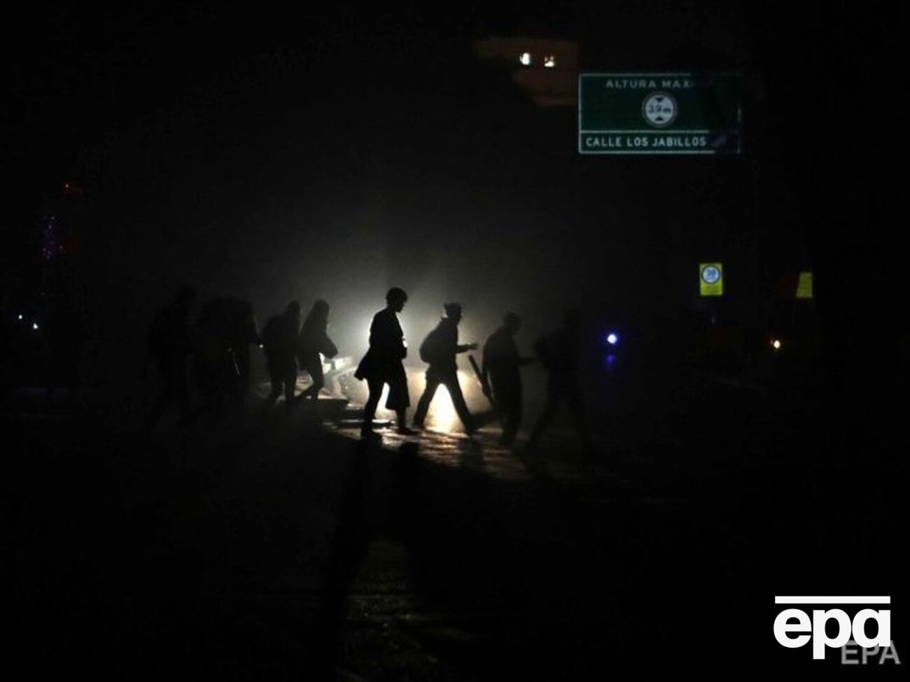 Три ночі жителі Венесуели провели в пітьмі