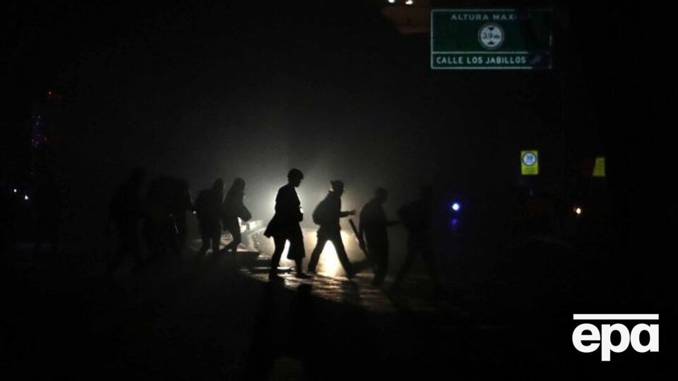 Три ночі жителі Венесуели провели в пітьмі