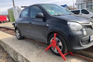 Renault затримали в пункті пропуску "Лужанка"