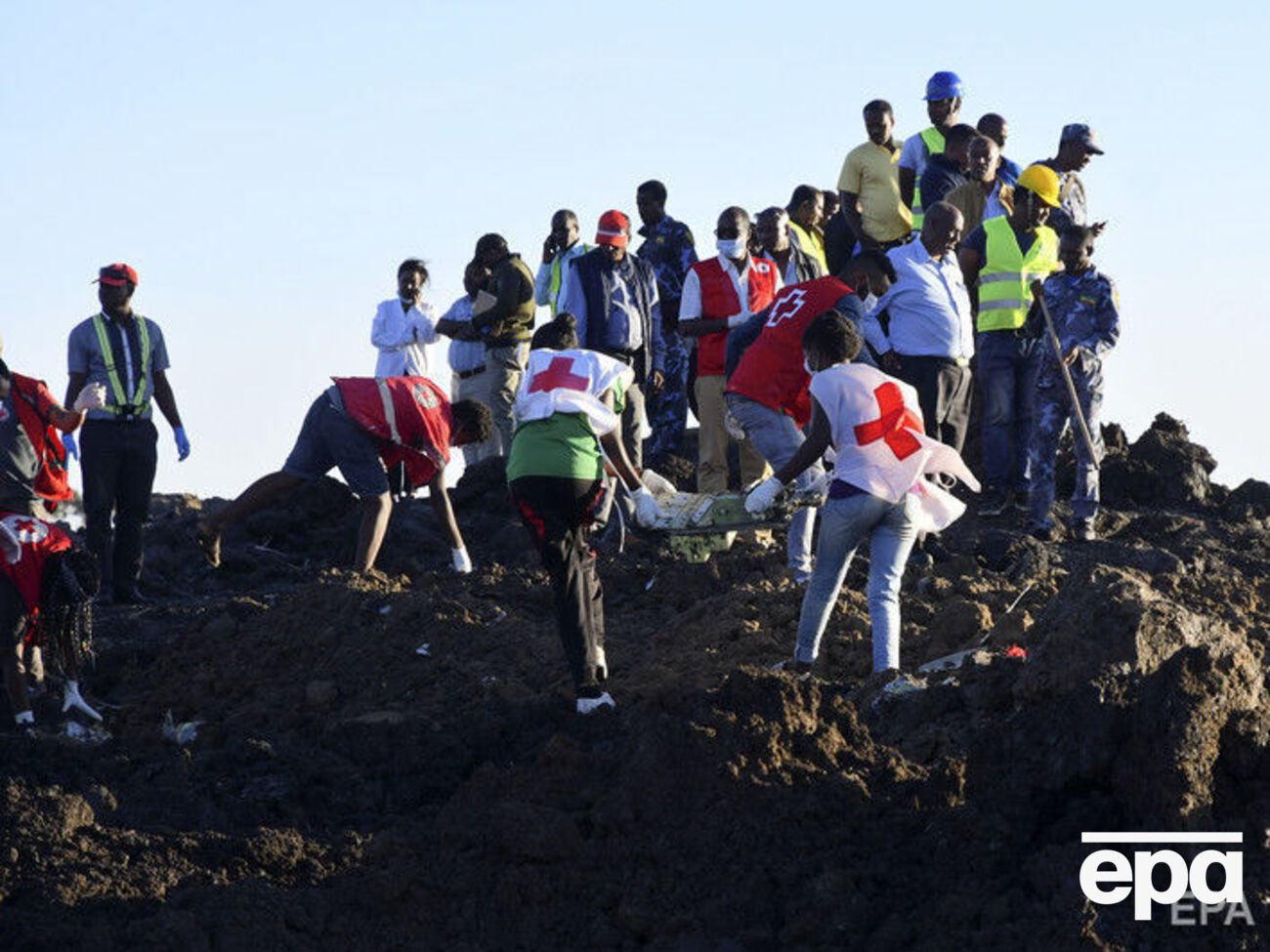 В Эфиопии потерпел крушение пассажирский самолет. Фоторепортаж