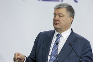 Порошенко: Не припиняються спроби вдарити по нашій армії, по нашій обороні з тилу