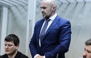 6 марта суд отстранил Мангера от должности на один месяц