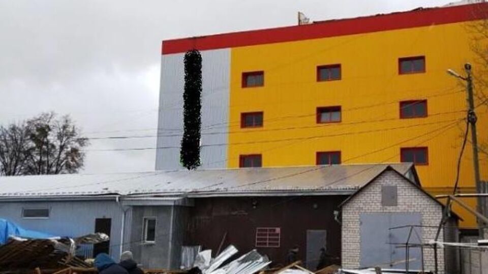 Жінка загинула, коли на неї впала частина даху магазину