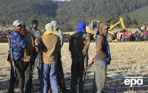 Самолет рухнул на фермерские угодья