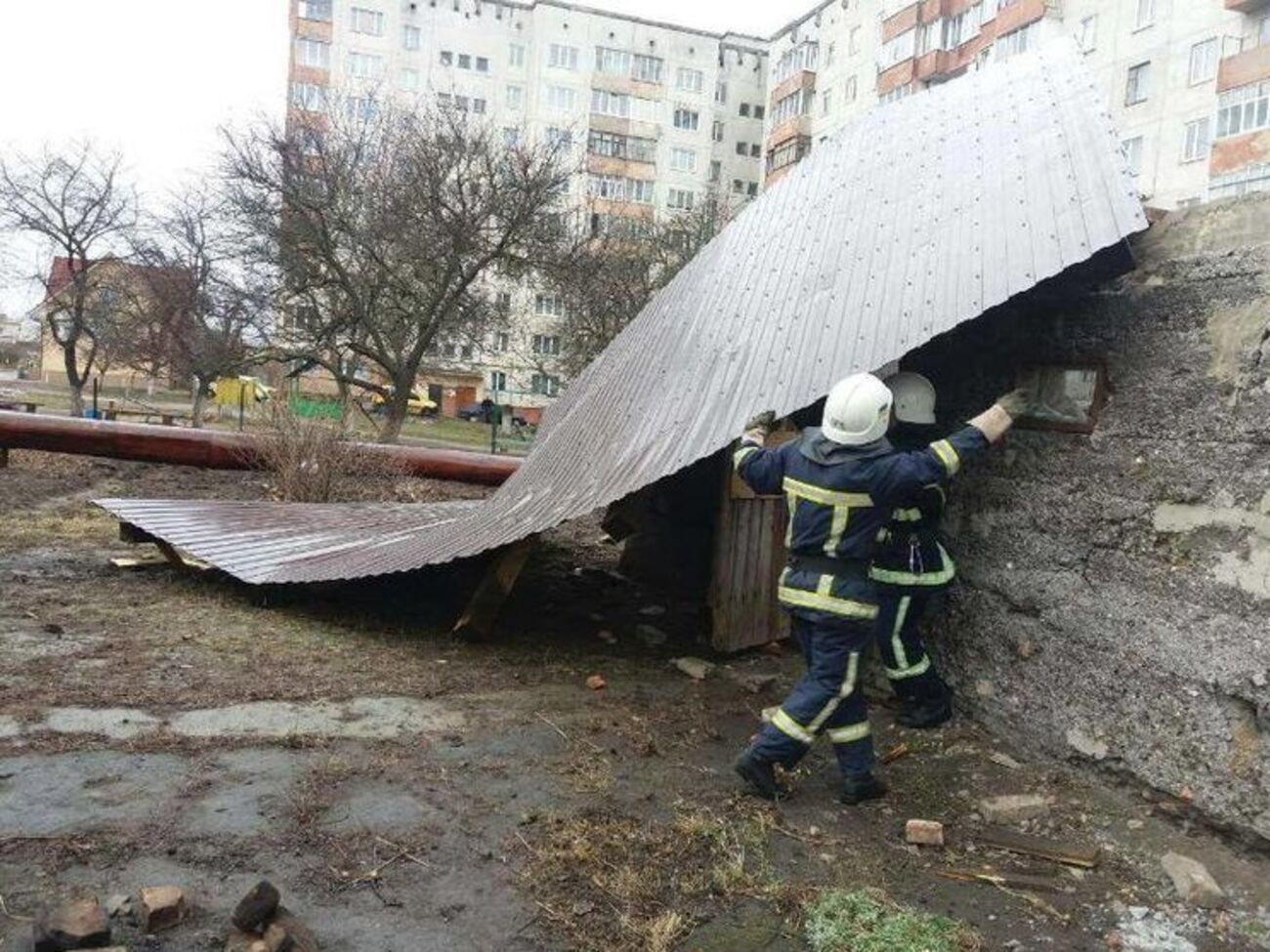 Для ліквідації наслідків негоди ДСНС залучила 719 осіб особового складу та 171 одиницю техніки