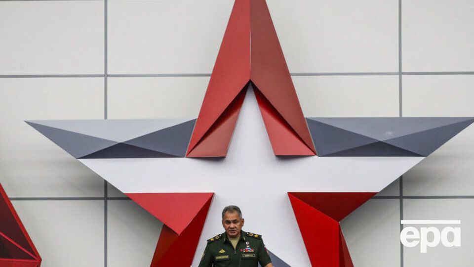 Источник издания сообщил, что поддержка "Юнармии" означает "поддержку лично" министра обороны Сергея Шойгу