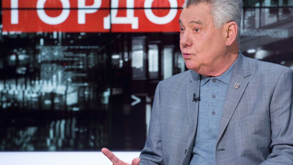 Омельченко: Я вважаю, що потрібно брати чисту воду, тому що людина з води, вона повинна пити чисту артезіанську воду