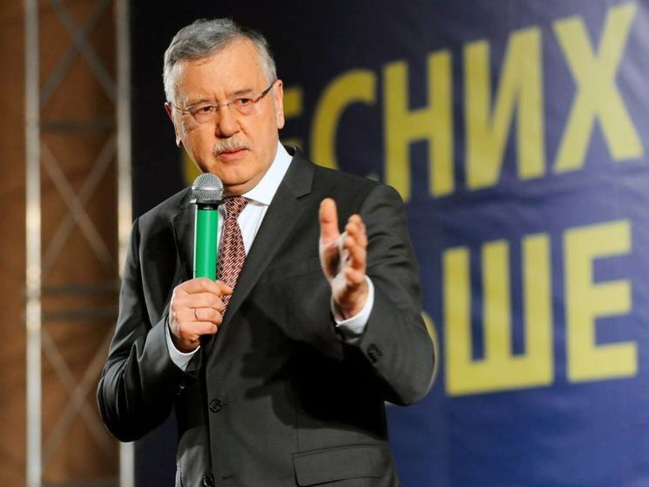 Гриценко: Чому СБУ не вводить "червоний" рівень загрози негайно, а відкладає до середи&nbsp;&ndash;&nbsp;дає терористам цілих дві доби, щоб замести сліди?
