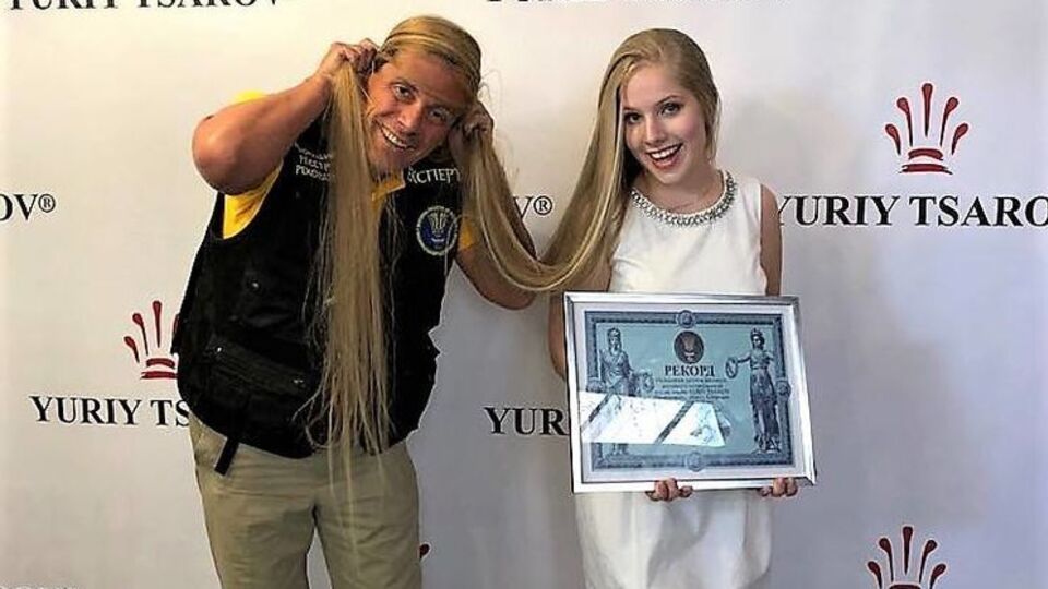 Корзенюк: Прохожие, как правило, и не догадываются, что мои волосы необычайно длинные: собираю их в гульку