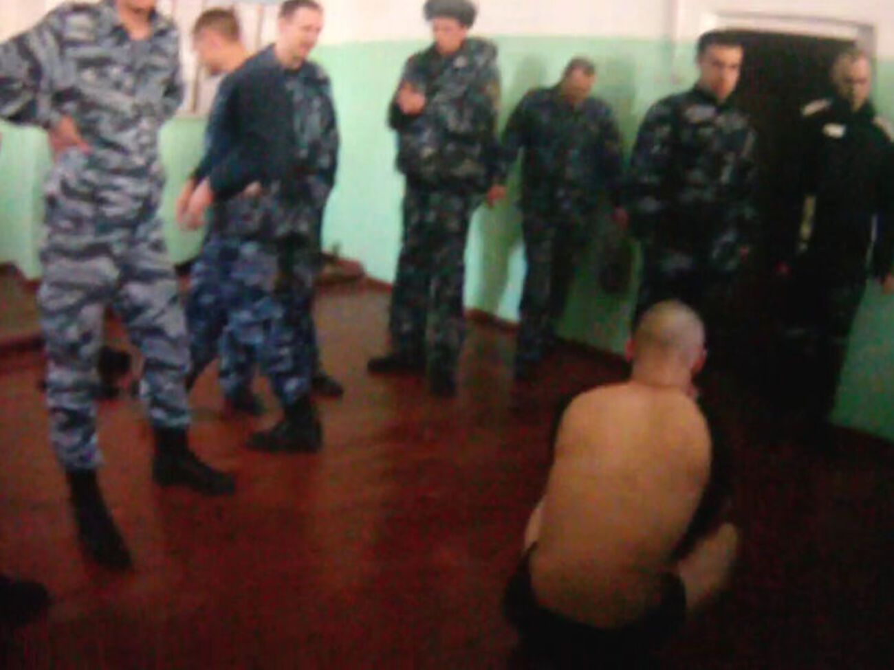 Ув'язненого Павла У. побили і принизили співробітники ВК-1 Ярославля, пише "Новая"