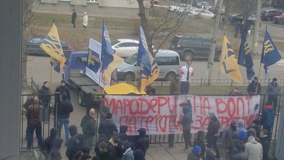 Судебные слушания сопровождались пикетом "Нацкорпуса"