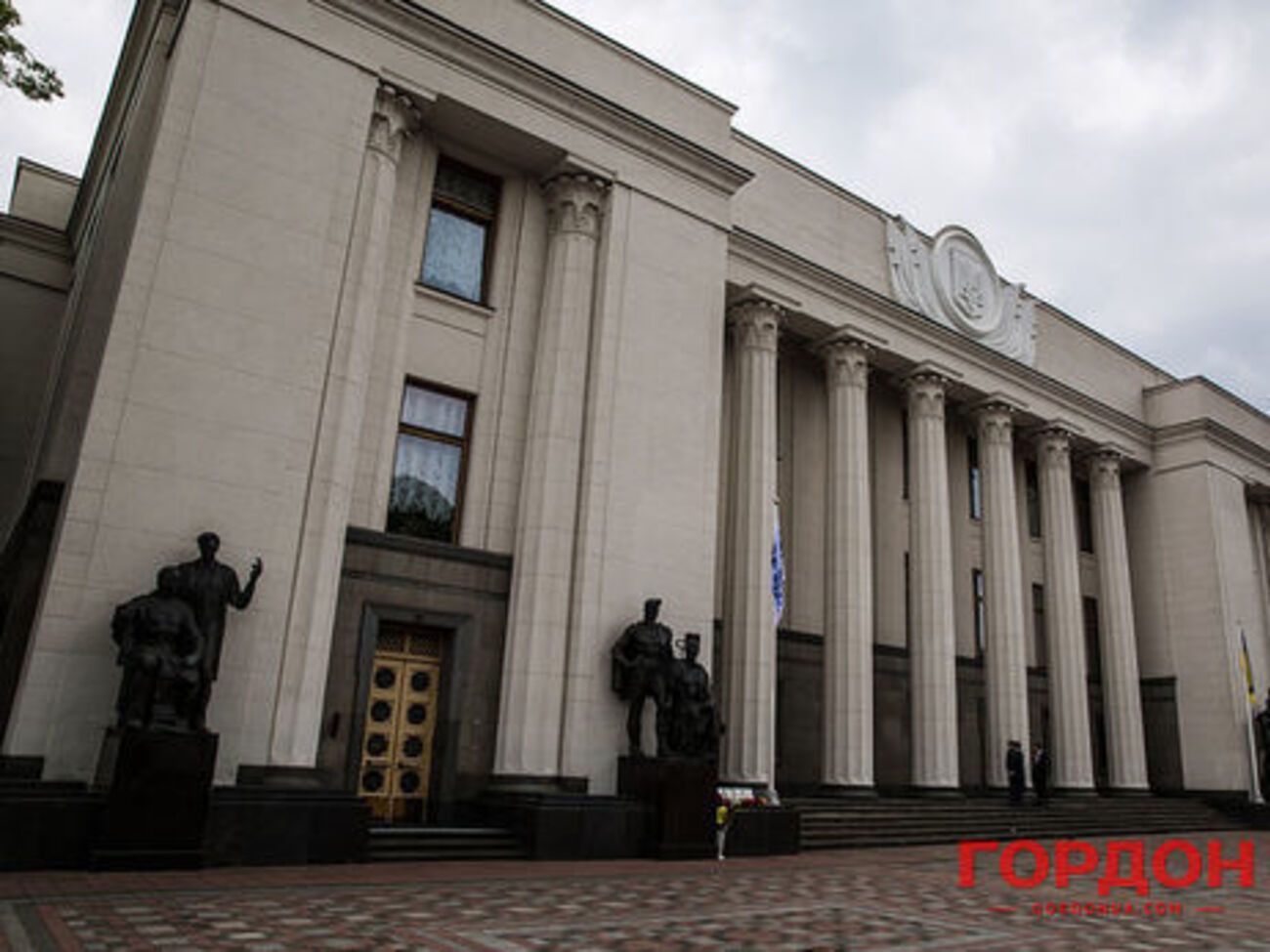 В Верховной Раде продемонстрировали запись телефонного разговора людей с голосами, похожими на голоса Тимошенко и Коломойского