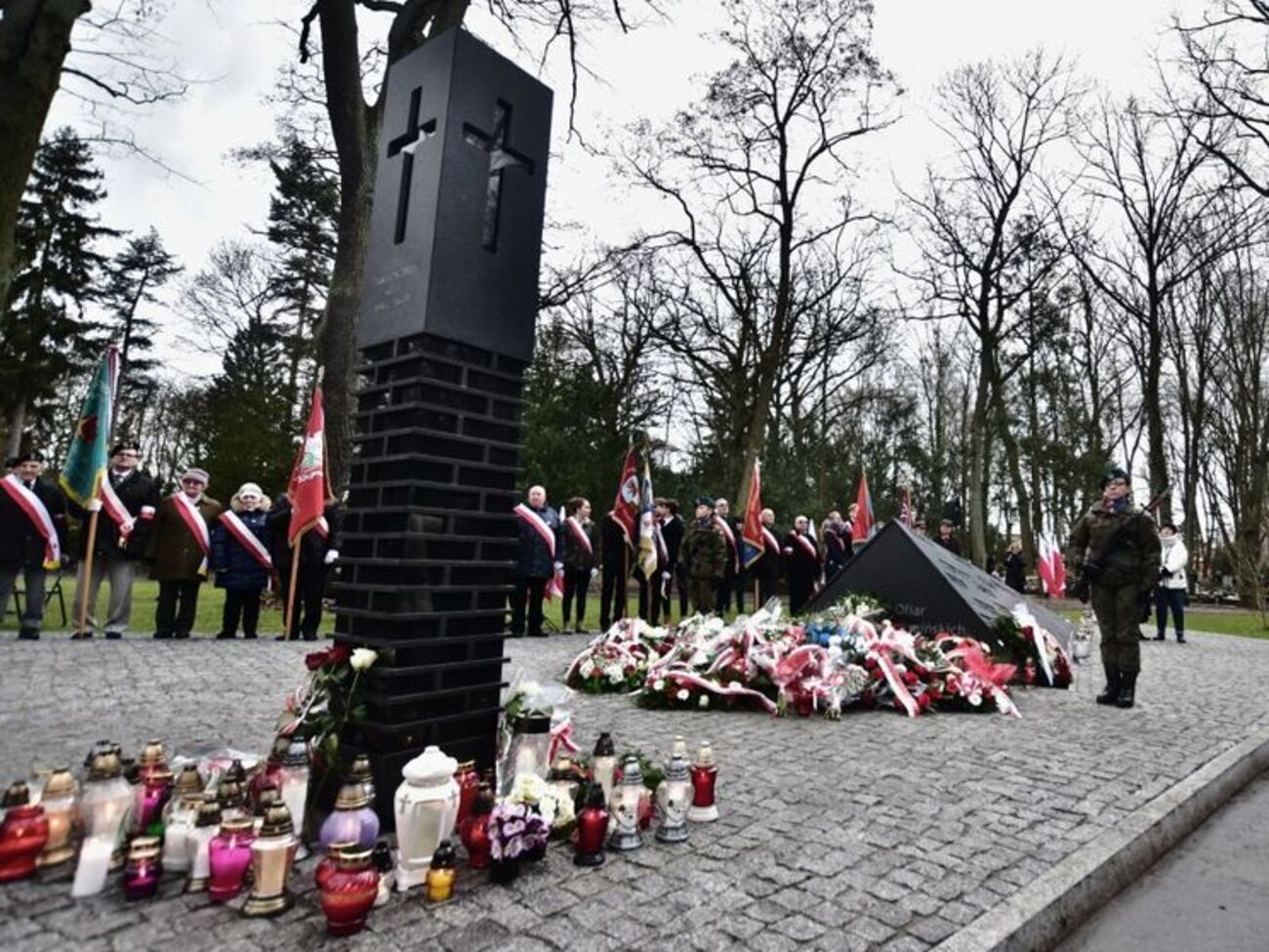 Пам'ятник відкрили 9 лютого