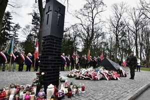 Пам'ятник відкрили 9 лютого