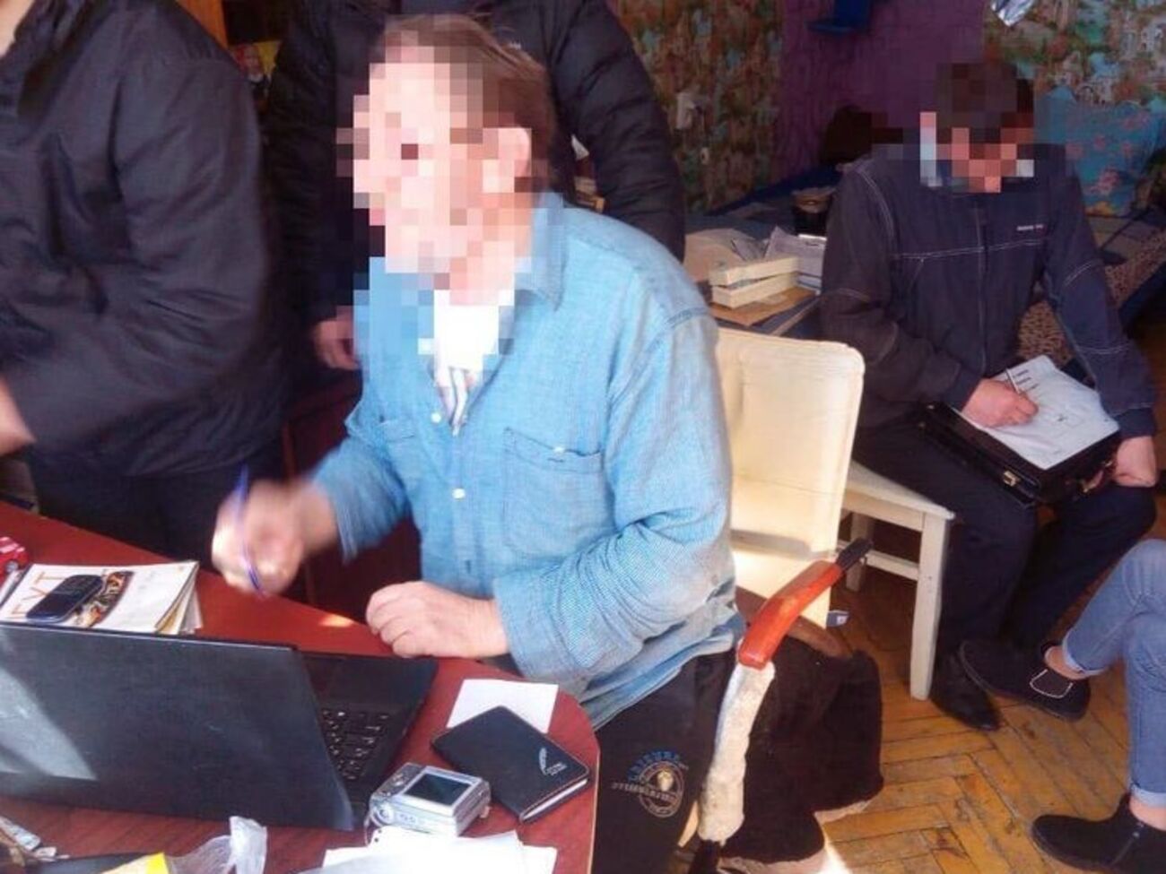 СБУ провела обшуки за місцем проживання чоловіка