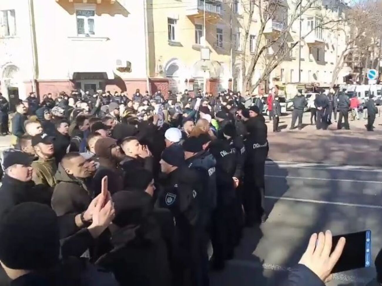 В Чернигове активисты "Нацкорпуса" пикетировали Порошенко