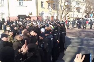 У Чернігові активісти "Нацкорпусу" пікетували Порошенка