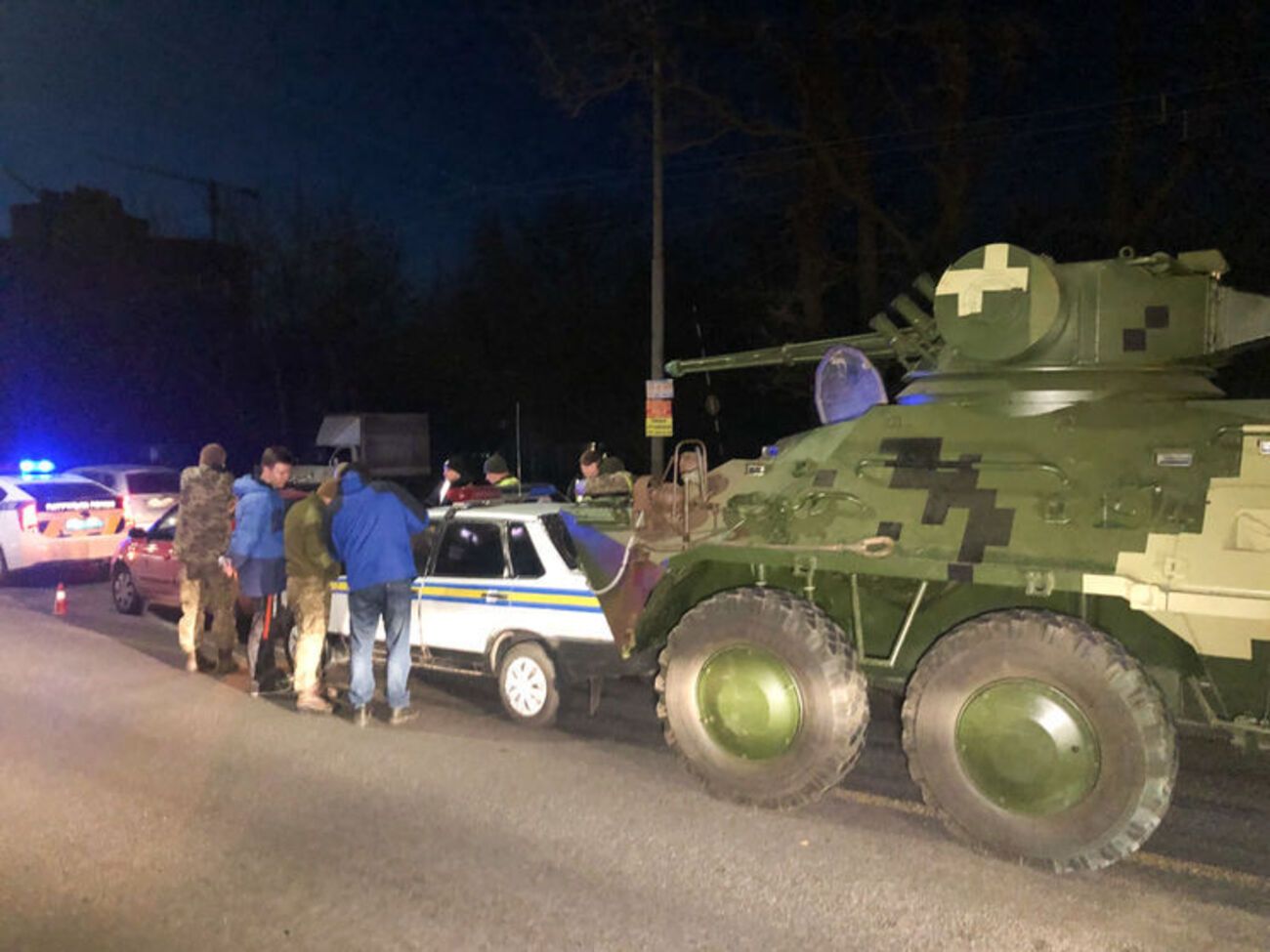 У Києві сталася ДТП із БТР і авто військової інспекції