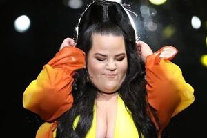 Барзилай засветила формы в купальнике