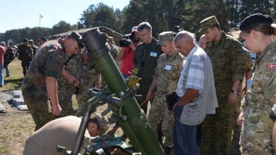 Чиновники Міноборони, за даними слідства, недбало поставилися до посадових обов'язків із контролю постачання мінометів "Молот"
