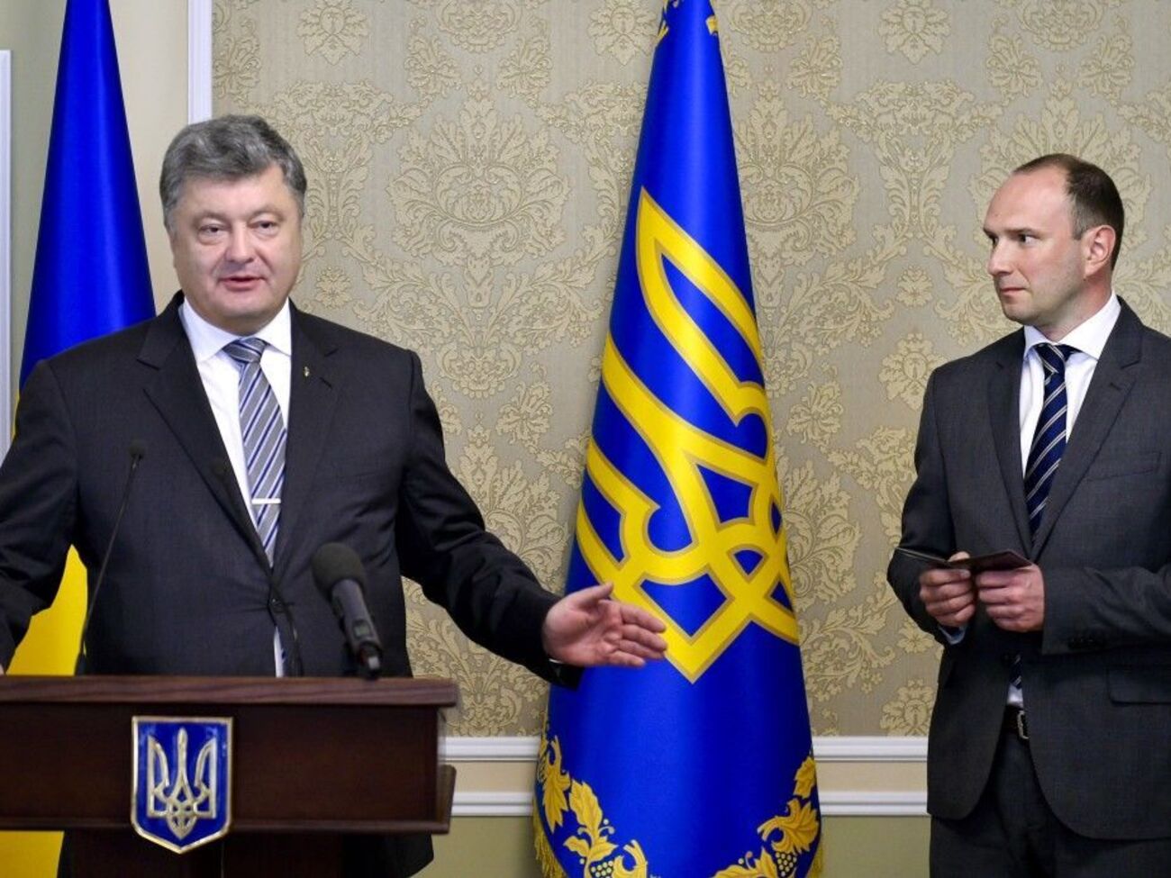 13 вересня 2017 року президент відрекомендовував Божка як голову СЗР