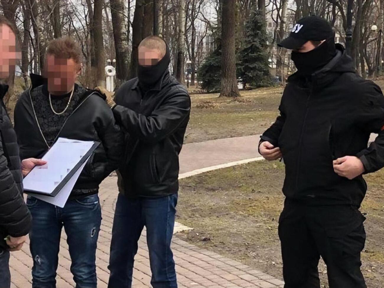 По данным СМИ, бывший советник министра внутренних дел Виктор Корж послал за деньгами своего водителя