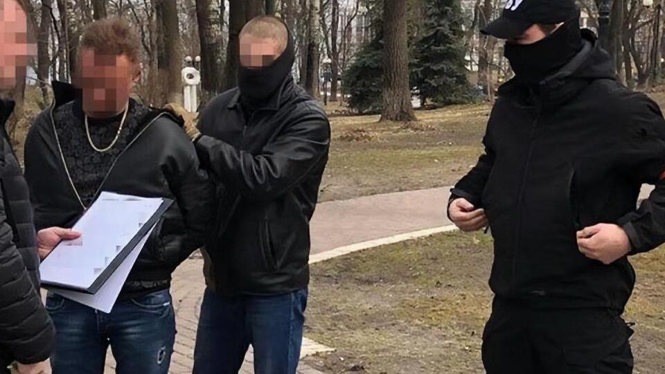 По данным СМИ, бывший советник министра внутренних дел Виктор Корж послал за деньгами своего водителя
