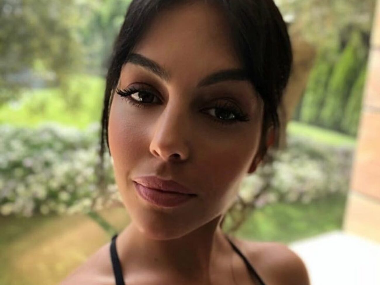 Родригес показала тело в раздельном купальнике