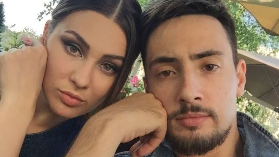 Maruv: Саша зустрічав мене з роботи і проводжав додому, а коли вахтерка його не пускала, то ліз по водостічній трубі