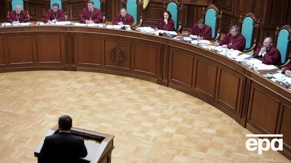 Несколько судей Конституционного Суда считают, что суд превращается в инструмент для удовлетворения политических и коммерческих интересов
