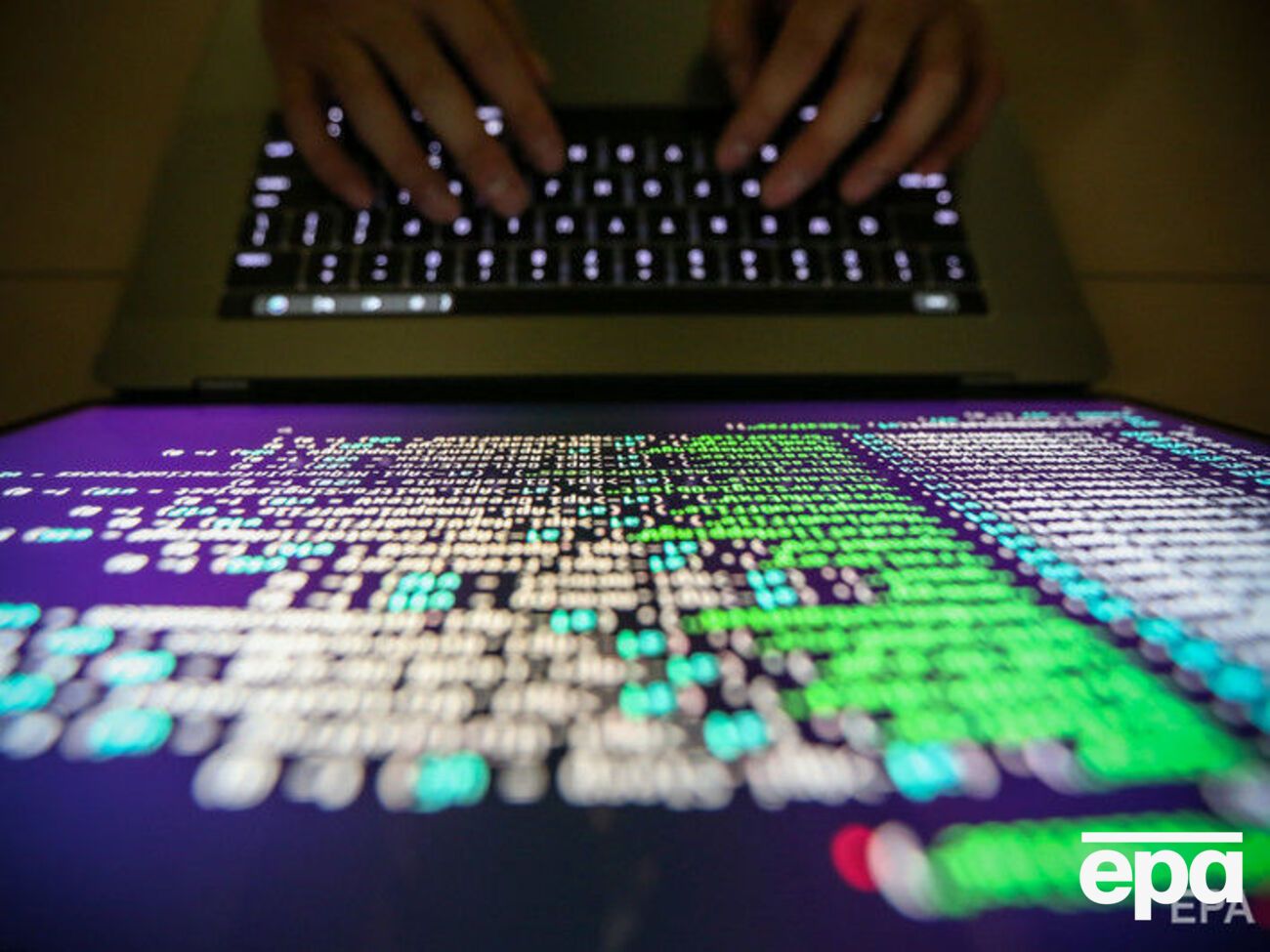 Демедюк отметил, что пока не зафиксировано успешных атак на сайты госорганов