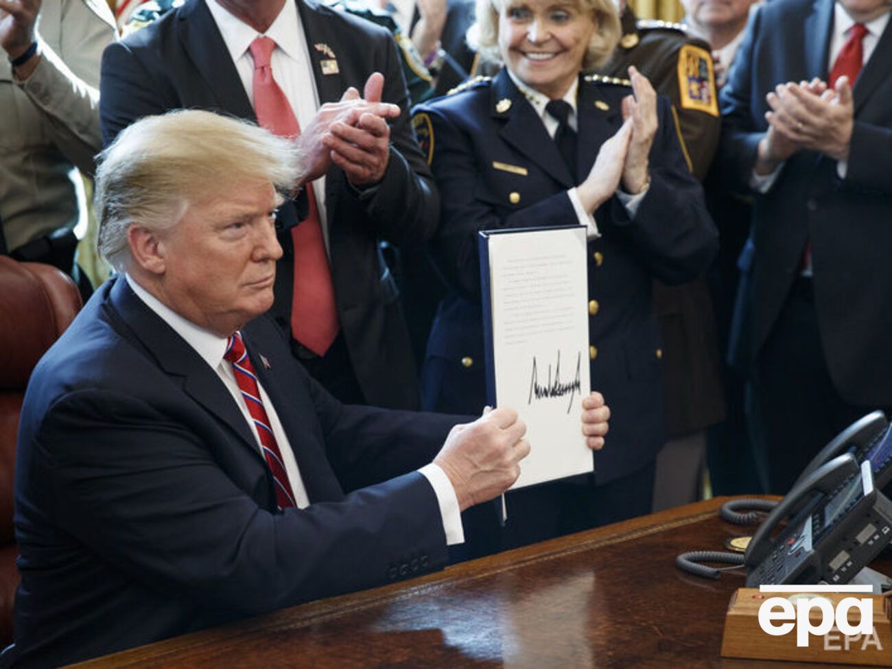 Трамп наклав вето за присутності прикордонників і митників