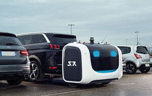 Робот сам определяет место для парковки машины