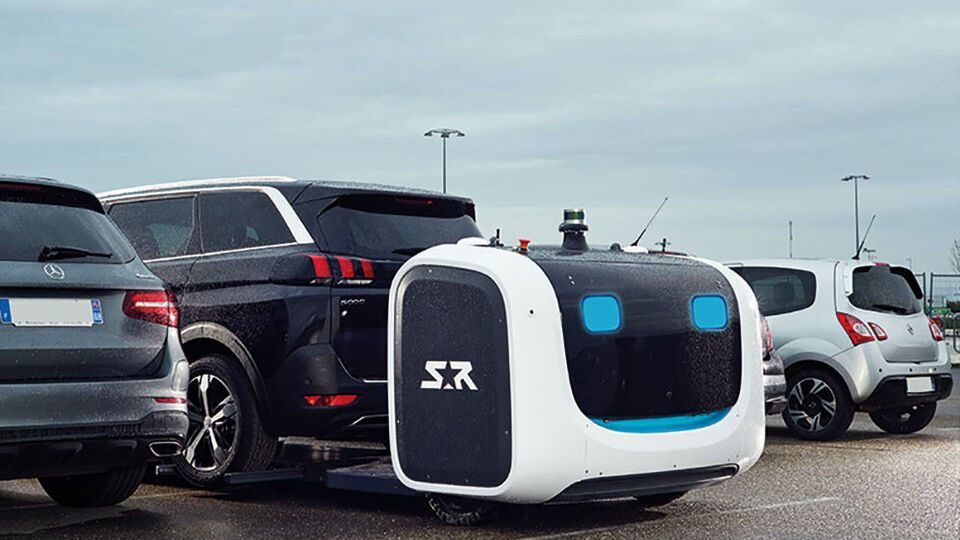 Робот сам визначає місце для паркування машини