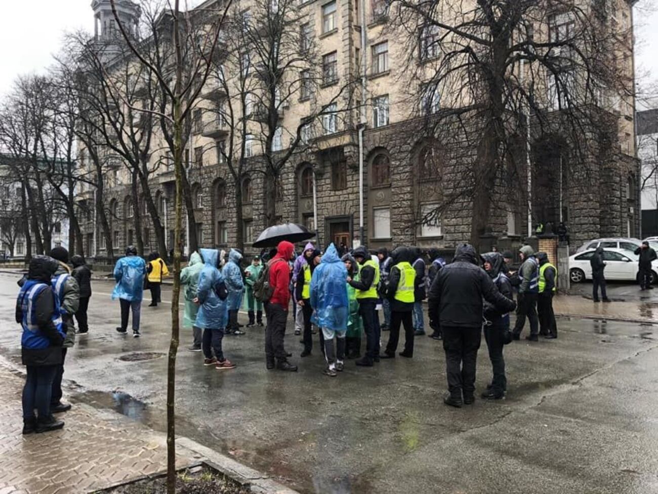 Після акції на Майдані Незалежності мітингувальники вирушили до Адміністрації Президента України