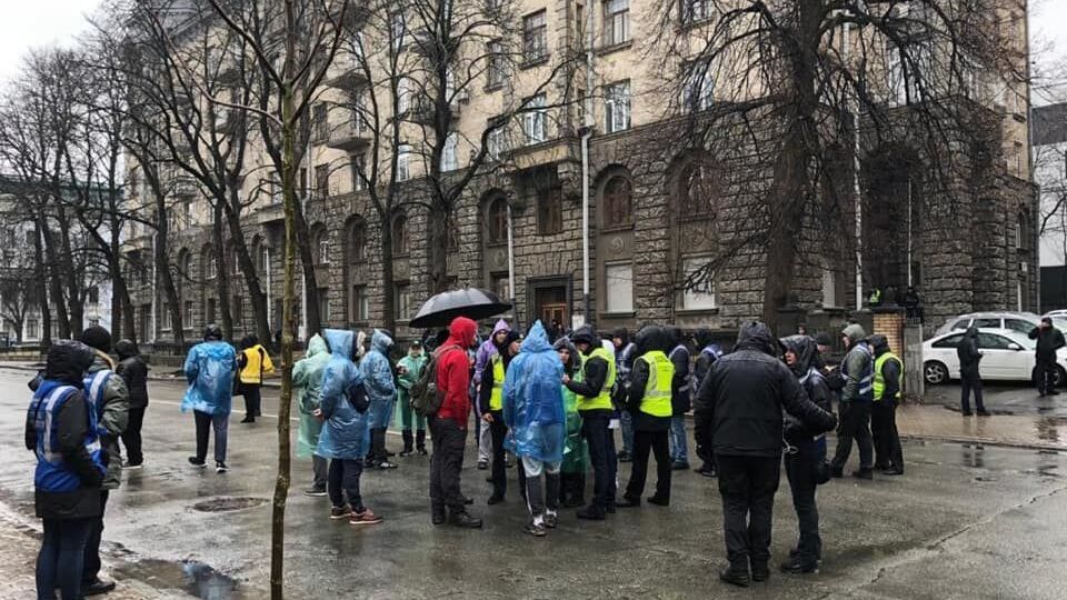 Після акції на Майдані Незалежності мітингувальники вирушили до Адміністрації Президента України