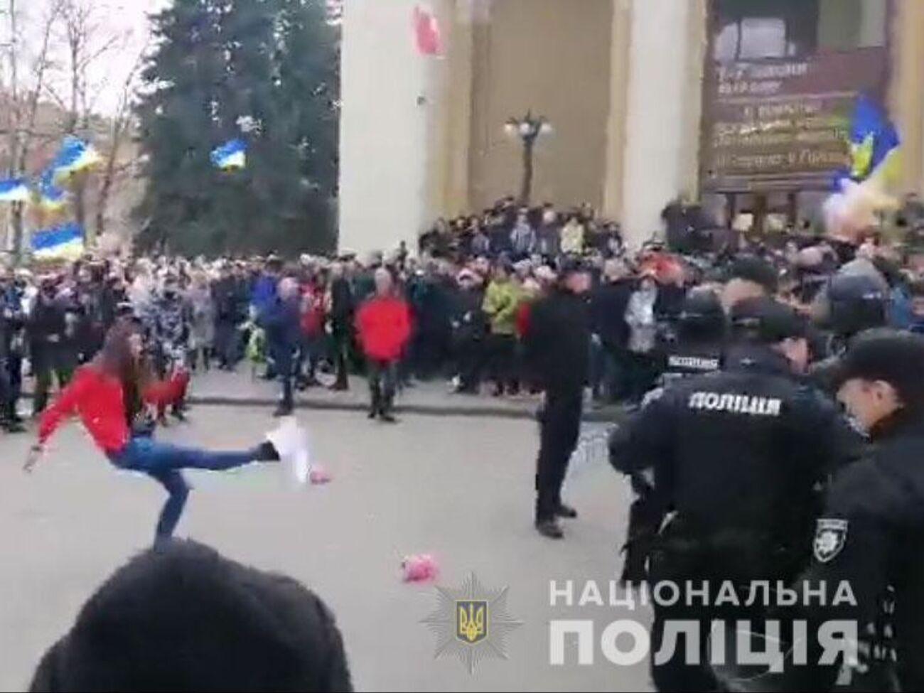 Активистка "Нацкорпуса" утверждает, что участников акции "куда-то увезли"