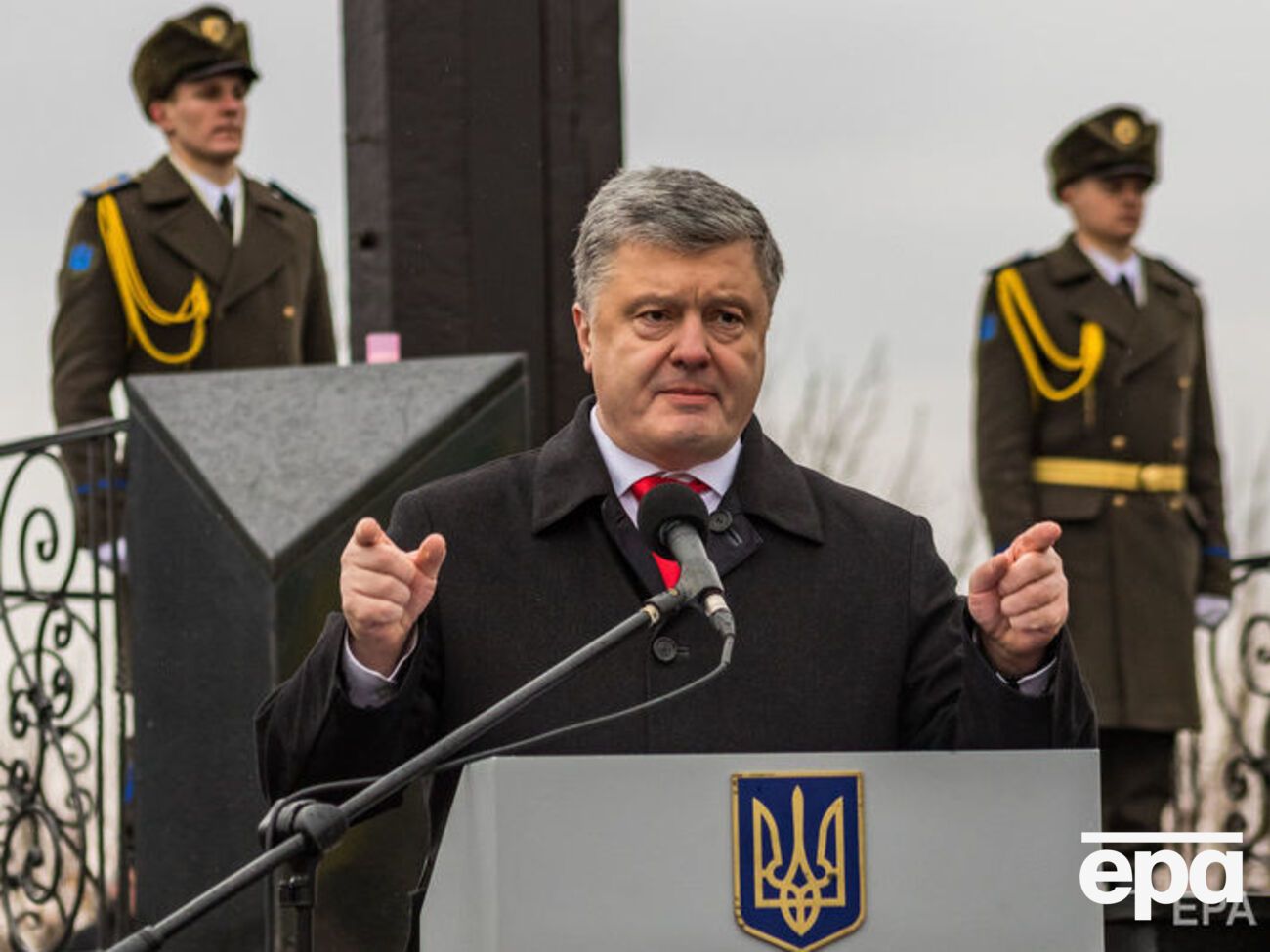 Порошенко ввел в действие решение СНБО
