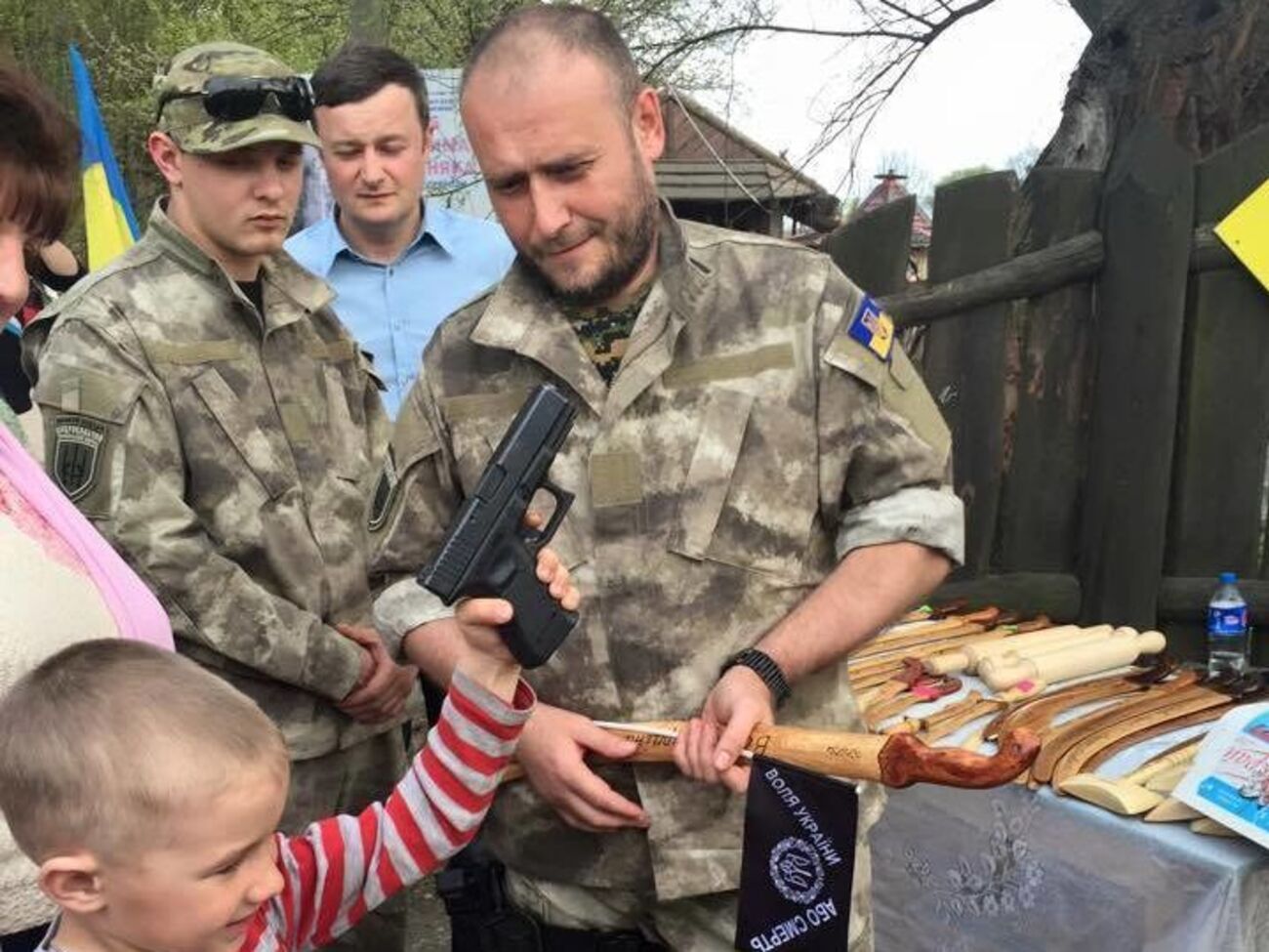 Ярош (на фото праворуч) був керівником "Правого сектору"