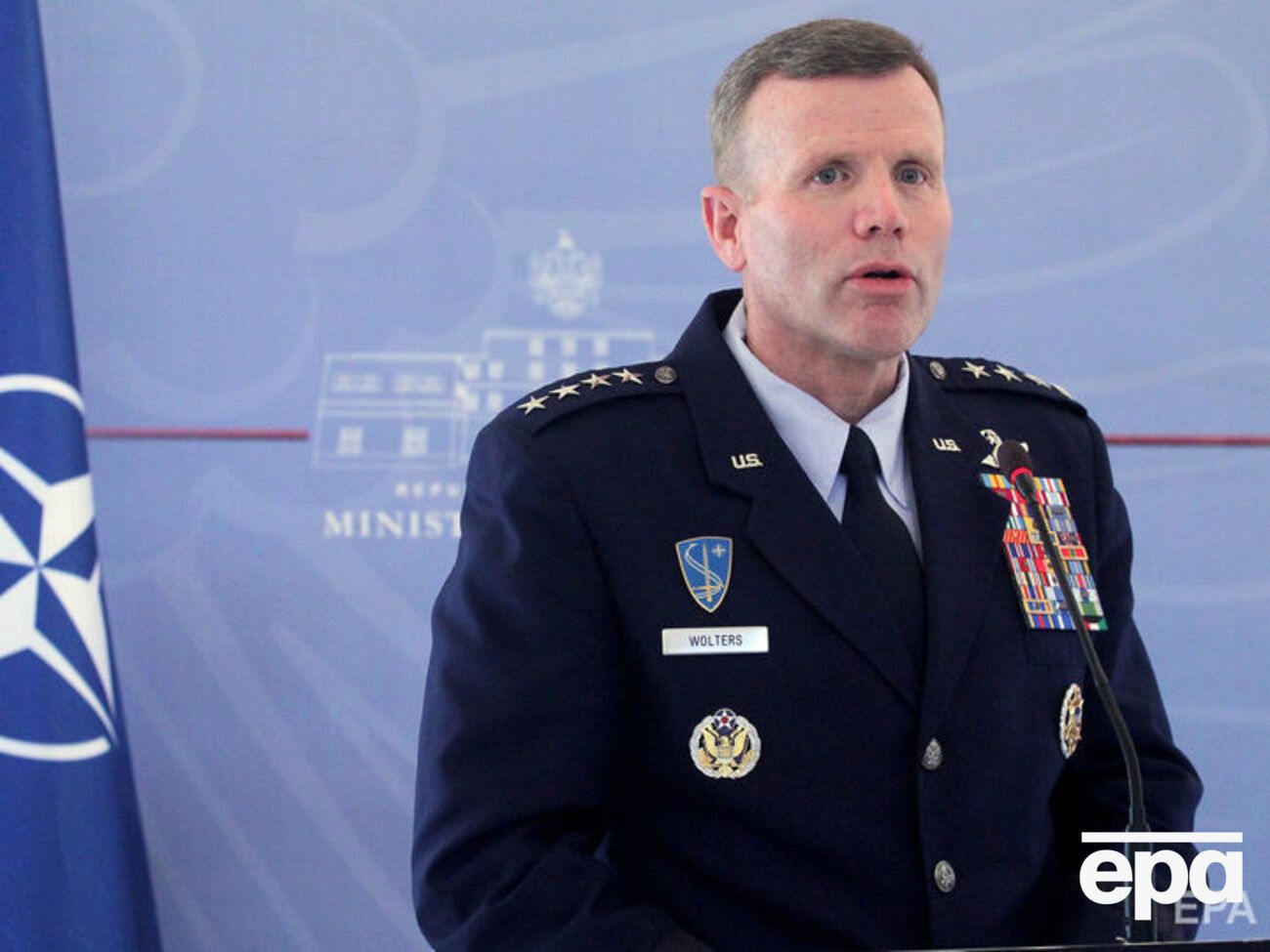 Волтерсу 59 років