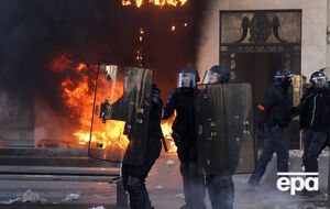 В результате пожара пострадало двое полицейских