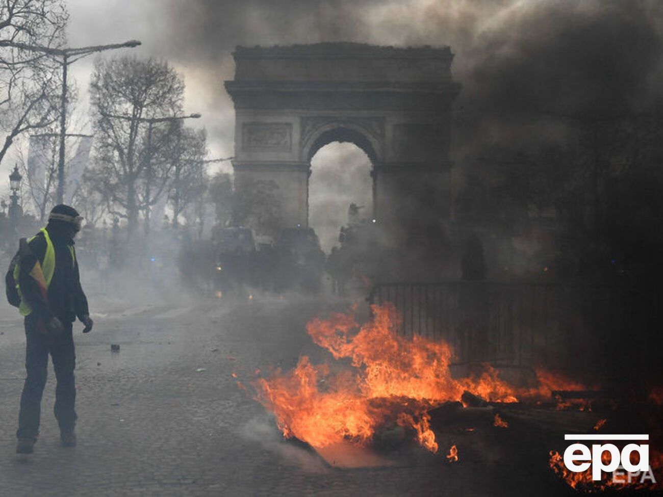 В Париже прошла акция "желтых жилетов"