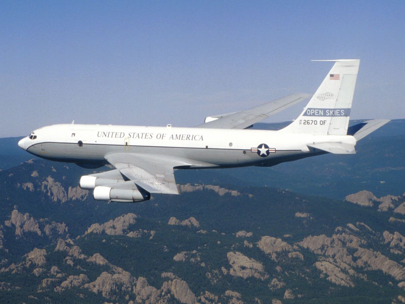 Літак був спеціально розроблений для Договору з відкритого неба