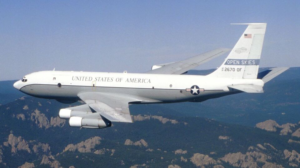 Літак був спеціально розроблений для Договору з відкритого неба