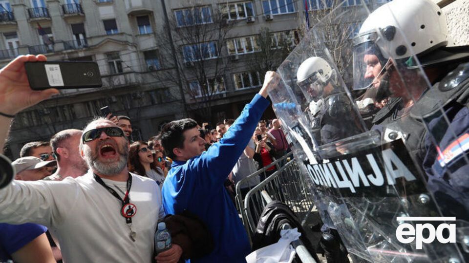 У Белграді тривають антипрезидентські виступи
