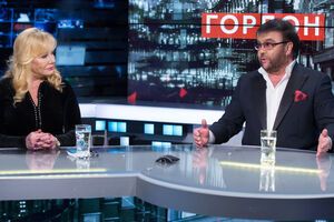 Виталий Билоножко: На концерте перед нами сидели два Юзика из "95 квартала", а рядом – Смешко. А Света маленькая, она говорит: "Виталий, попроси мужчину, чтобы он пересел на мое место". Я отвечаю: "Это не мужчина, а генерал"