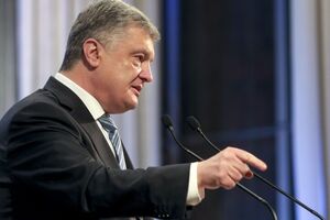 Порошенко: Коли включаєш українське радіо, коли включаєш українське телебачення, відкриваєш книгу – ти точно знайдеш там українську мову