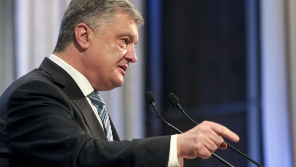 Порошенко: Когда включаешь украинское радио, когда включаешь украинское телевидение, открываешь книгу – ты точно найдешь там украинский язык