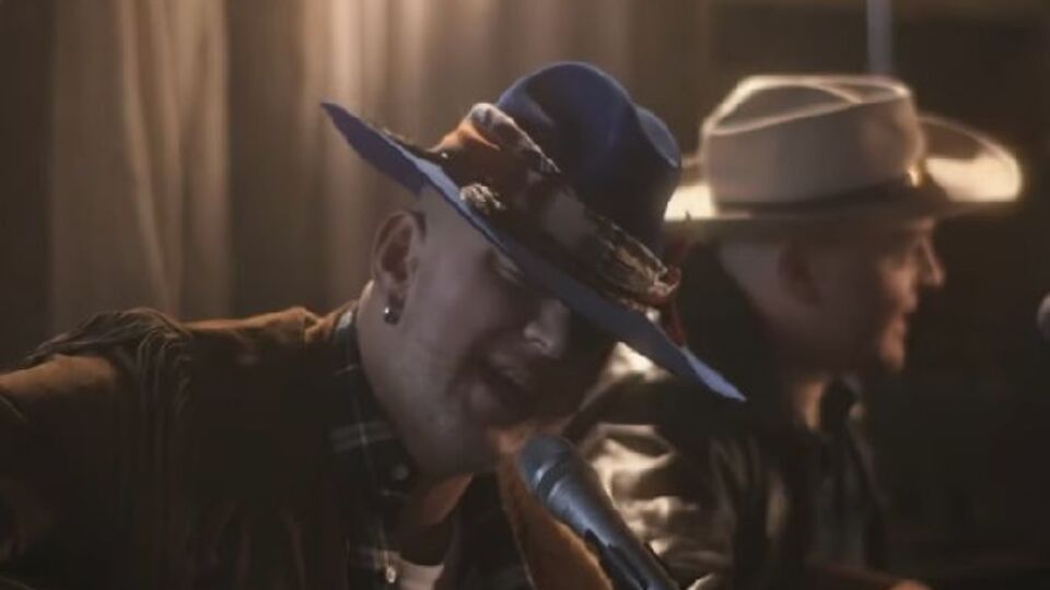 Потап зіграв музику у стилі кантрі